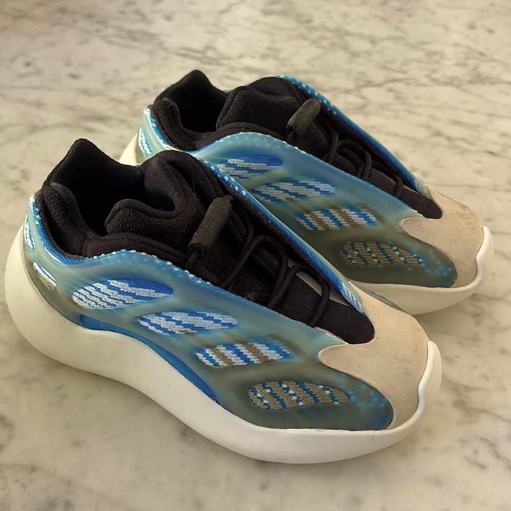 YEEZY 700 V3 INFANT 'ARZARETH' size  8k